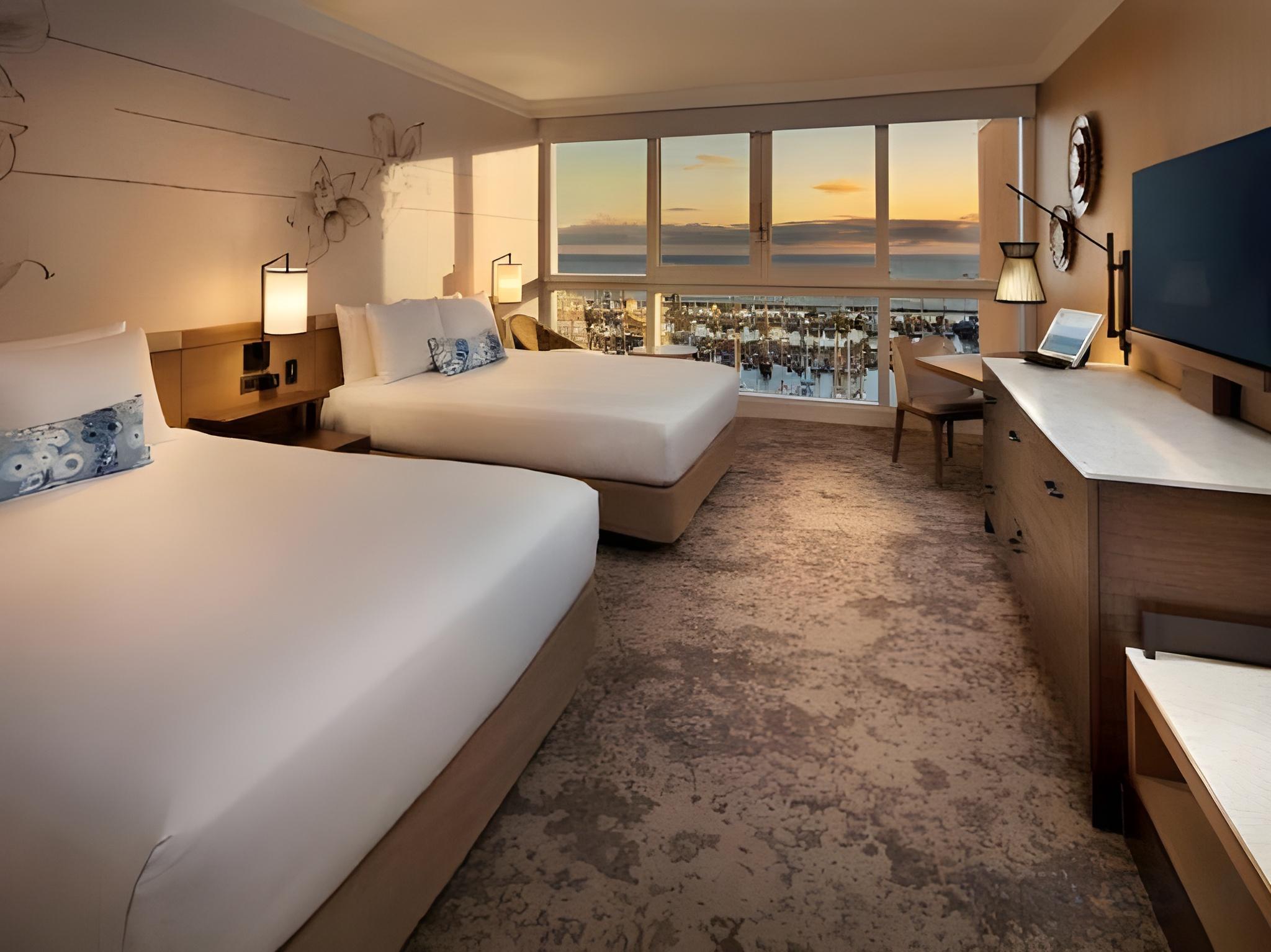 2 Queen Beds, Ocean Front, Accessible