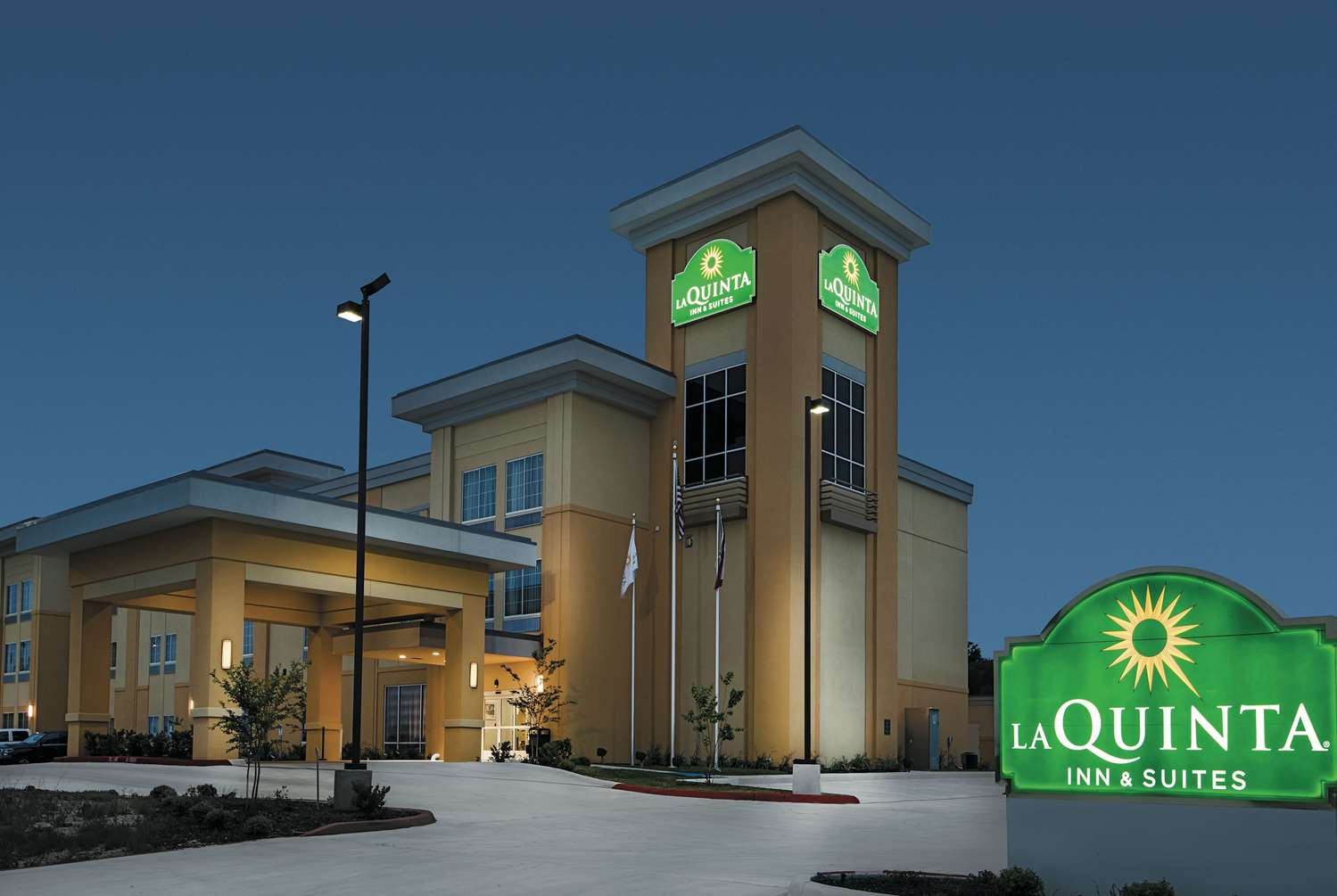 La Quinta Inn and Suites by Wyndham Karnes City - Kenedy 8/58