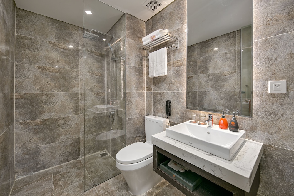 Grand Sunrise Boutique Hotel 59/61