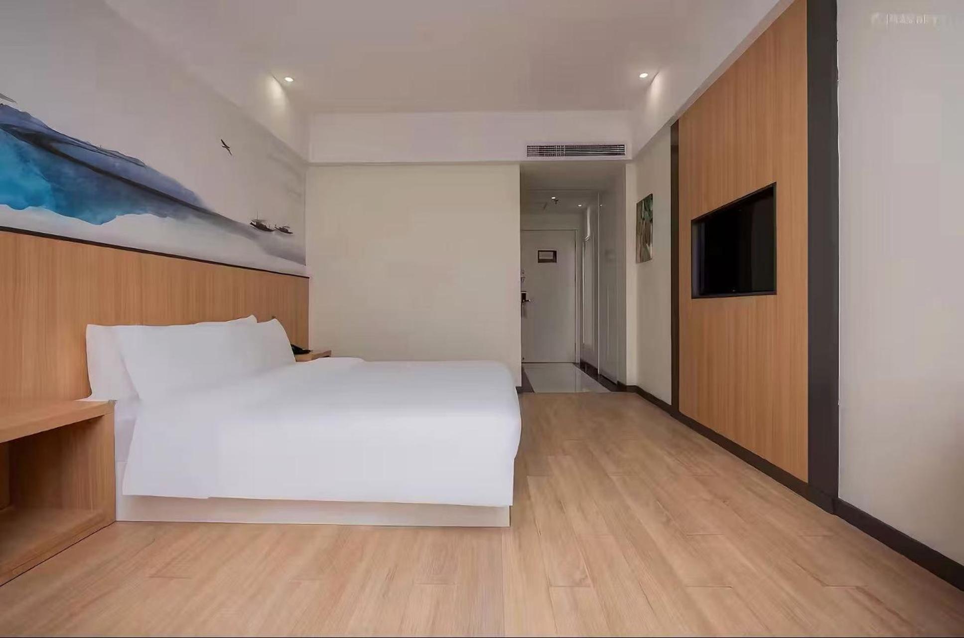 Room, Queen Bed