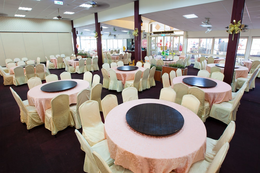 Lakeside Resort Hotel 32/50