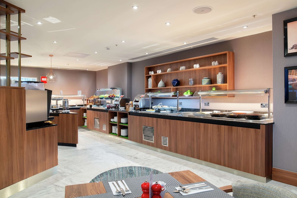 Hilton Garden Inn London Heathrow Terminal 2 and 3 7/66
