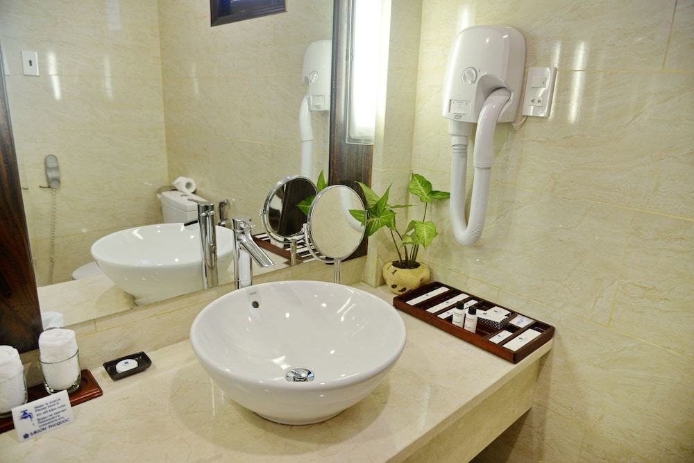 Saigon Phu Quoc Resort Spa 50/50