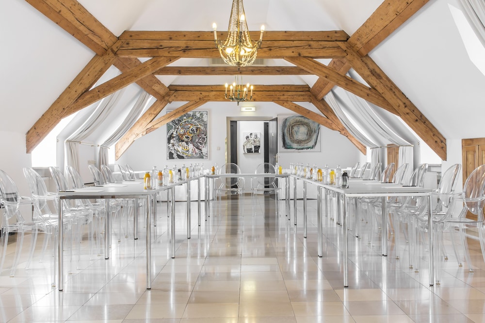Schlossberghotel - Das Kunsthotel 51/64