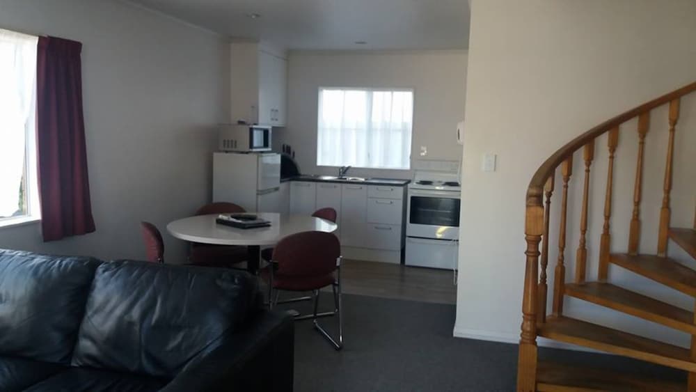 Settlers Motor Lodge 36/43