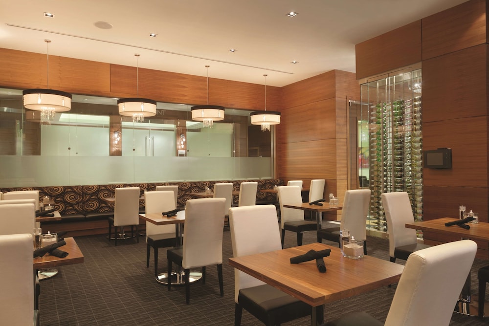 Radisson Hotel & Conference Centre Calgary Airport 66/78