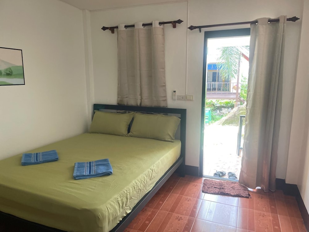Town House, Queen Bed، Lonely Beach Resort 2/5