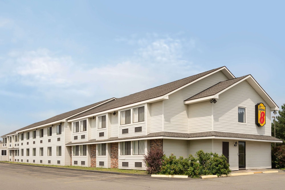 Super 8 by Wyndham Portland ME 2/23