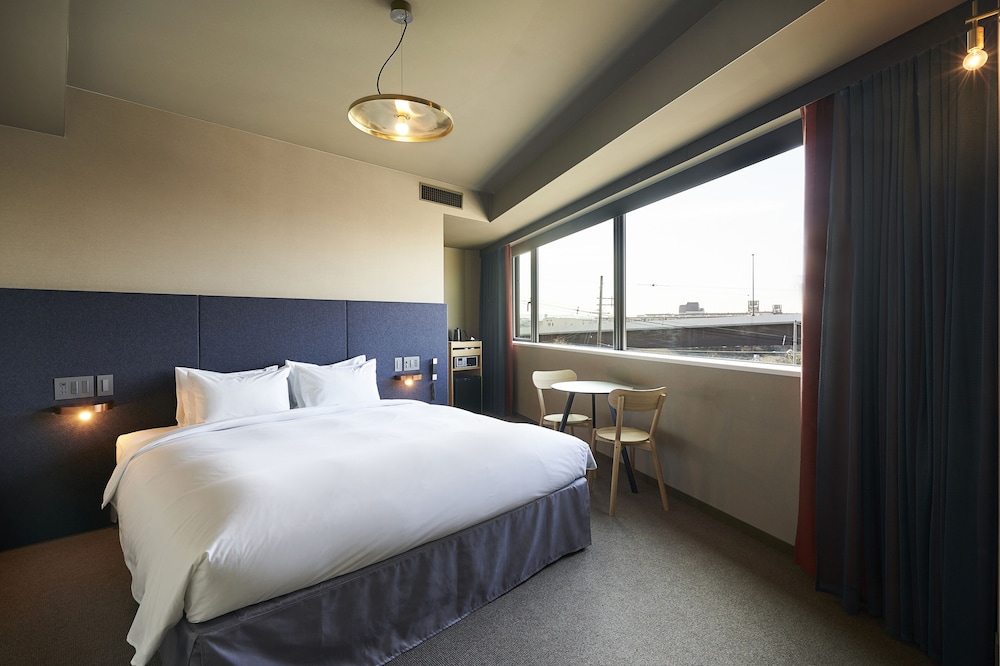 Deluxe, King Bed, Murphy Bed