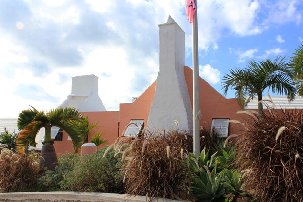 The Reefs Hotel And Club 56/60