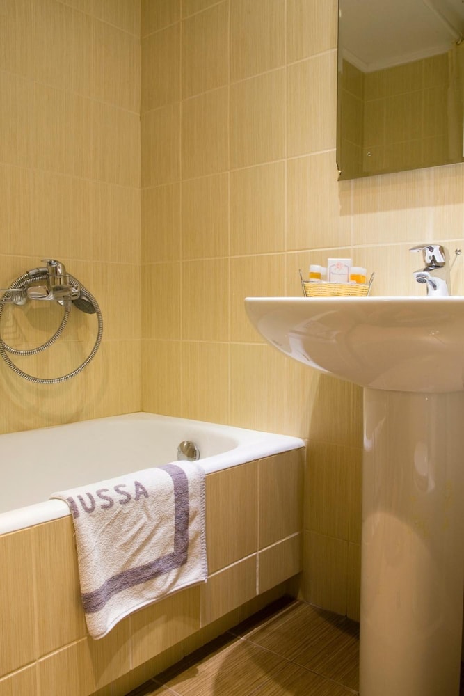 Arethusa Hotel 50/50