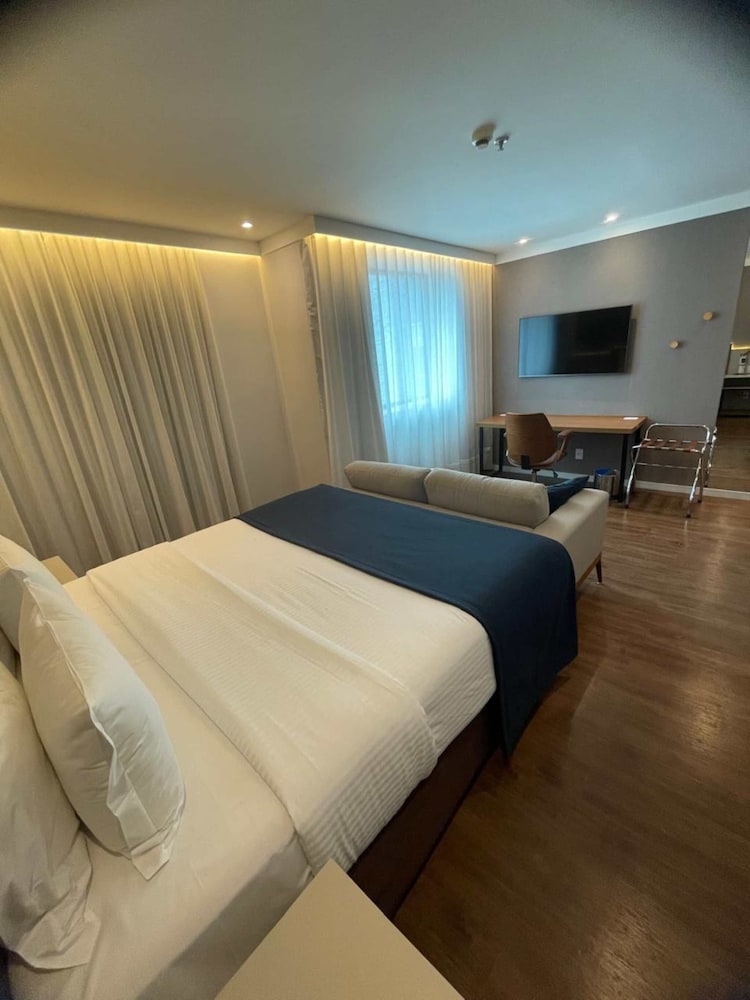 Blue Tree Premium Faria Lima 19/65