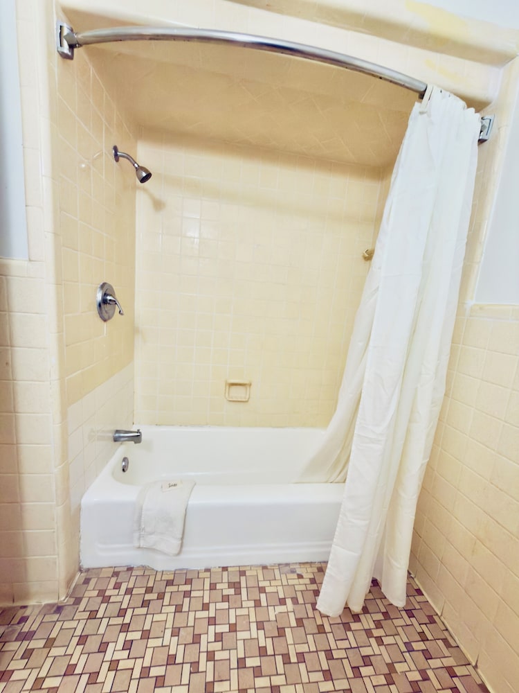 Motel 6 Williamston, NC - Highway 17 57/61