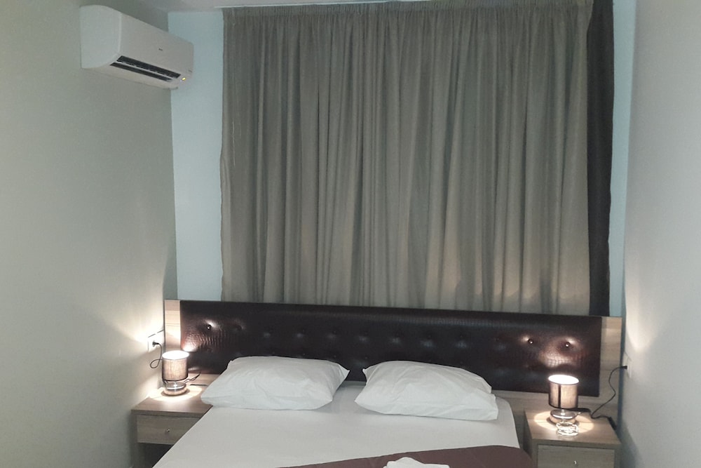 Rex Hotel 7/37