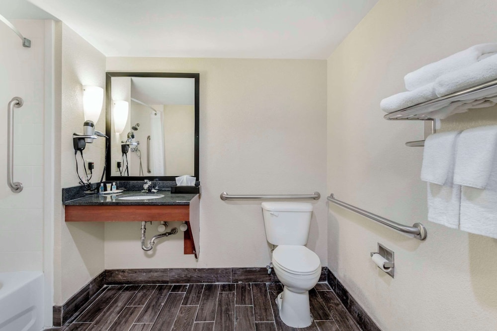 Suite, 2 Sofa, Accessible, Comfort Suites Knoxville East 4/4