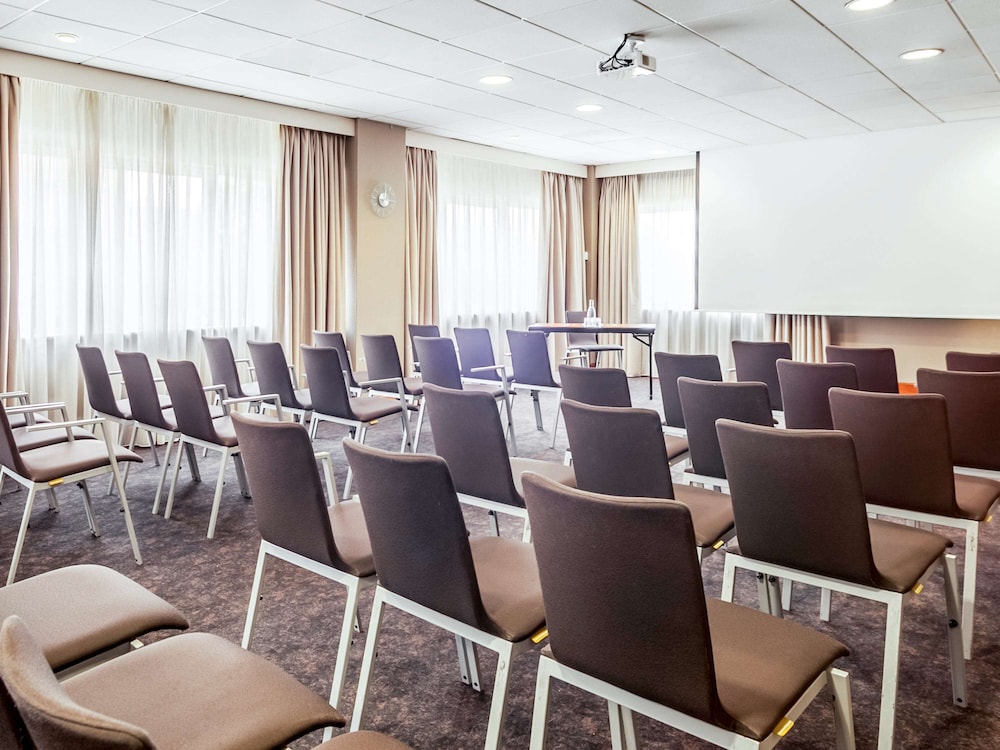 NOVOTEL CARDIFF CENTRE 66/75