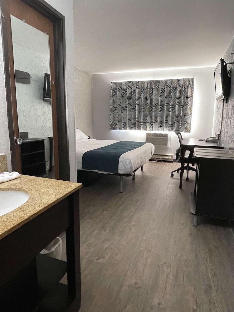Motel6 Green Bay, WI - Lambeau 19/32