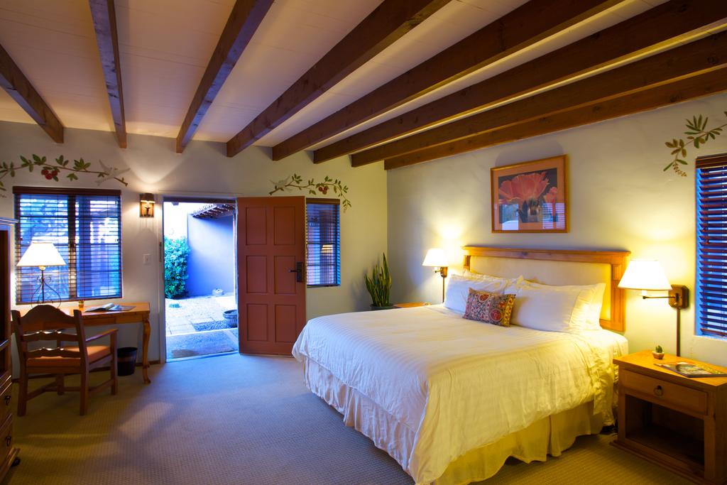غرفة بسرير كينج، Lodge On The Desert 2/2