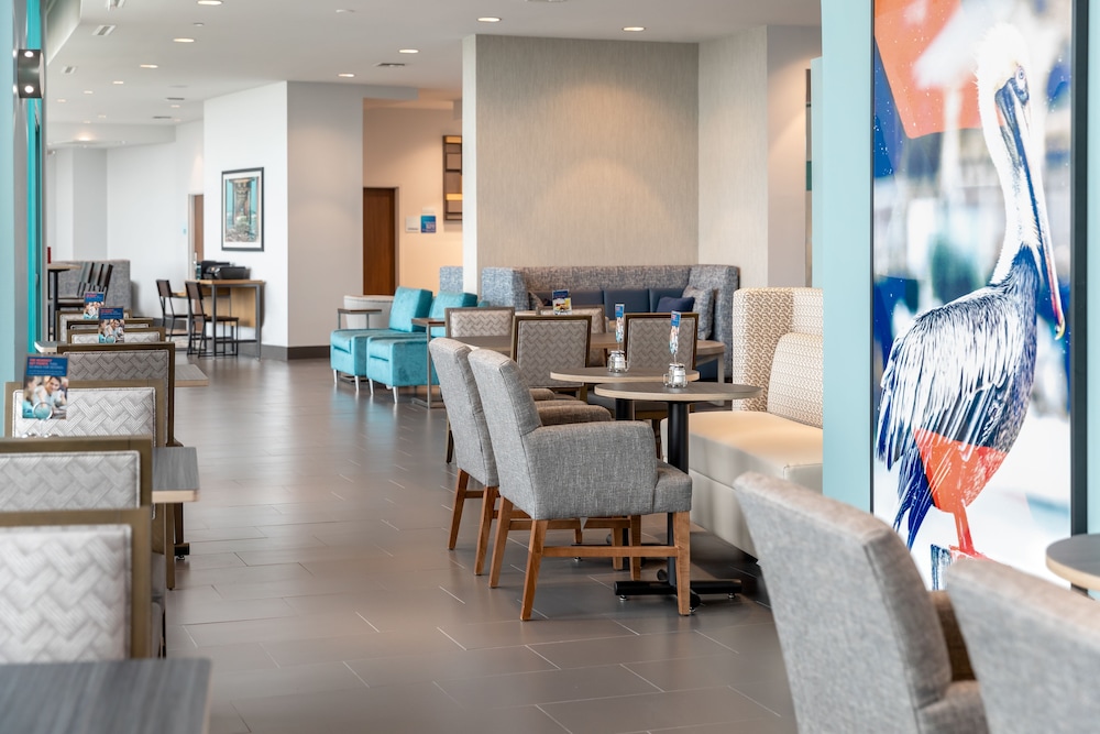 Holiday Inn Express Pensacola Beach 48/60