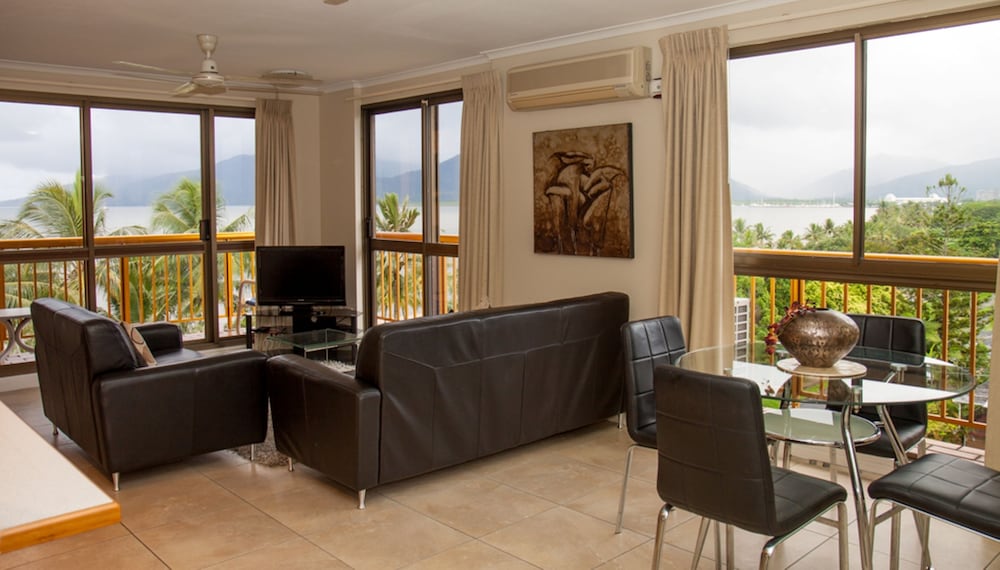 Coral Towers Holiday Suites 43/69