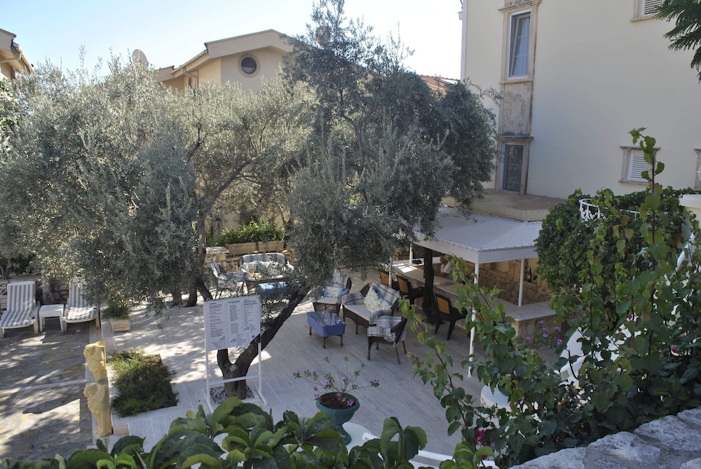 Hotel Dionysia 65/69