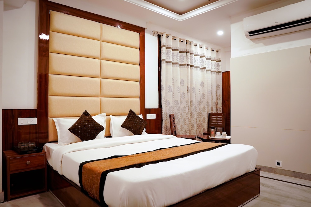 Oyo 12206 Hotel The Black Gold 15/50