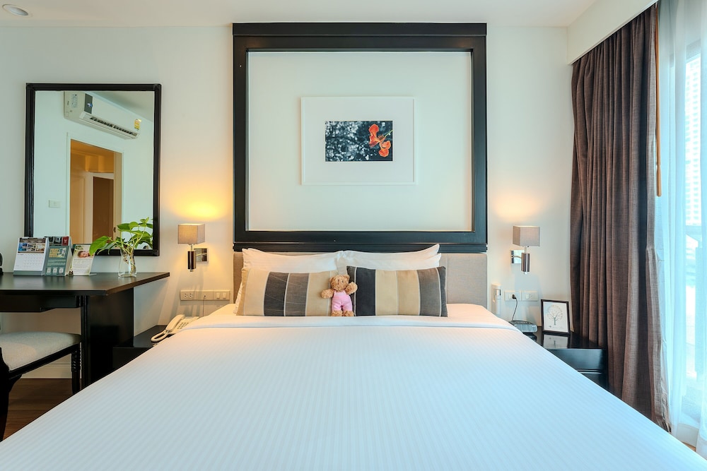 1 Bedroom, Family Suite, King and Queen Bed 3/8