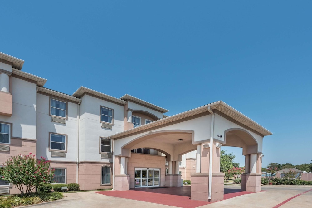 Super 8 by Wyndham Fort Worth Stockyards 1/30
