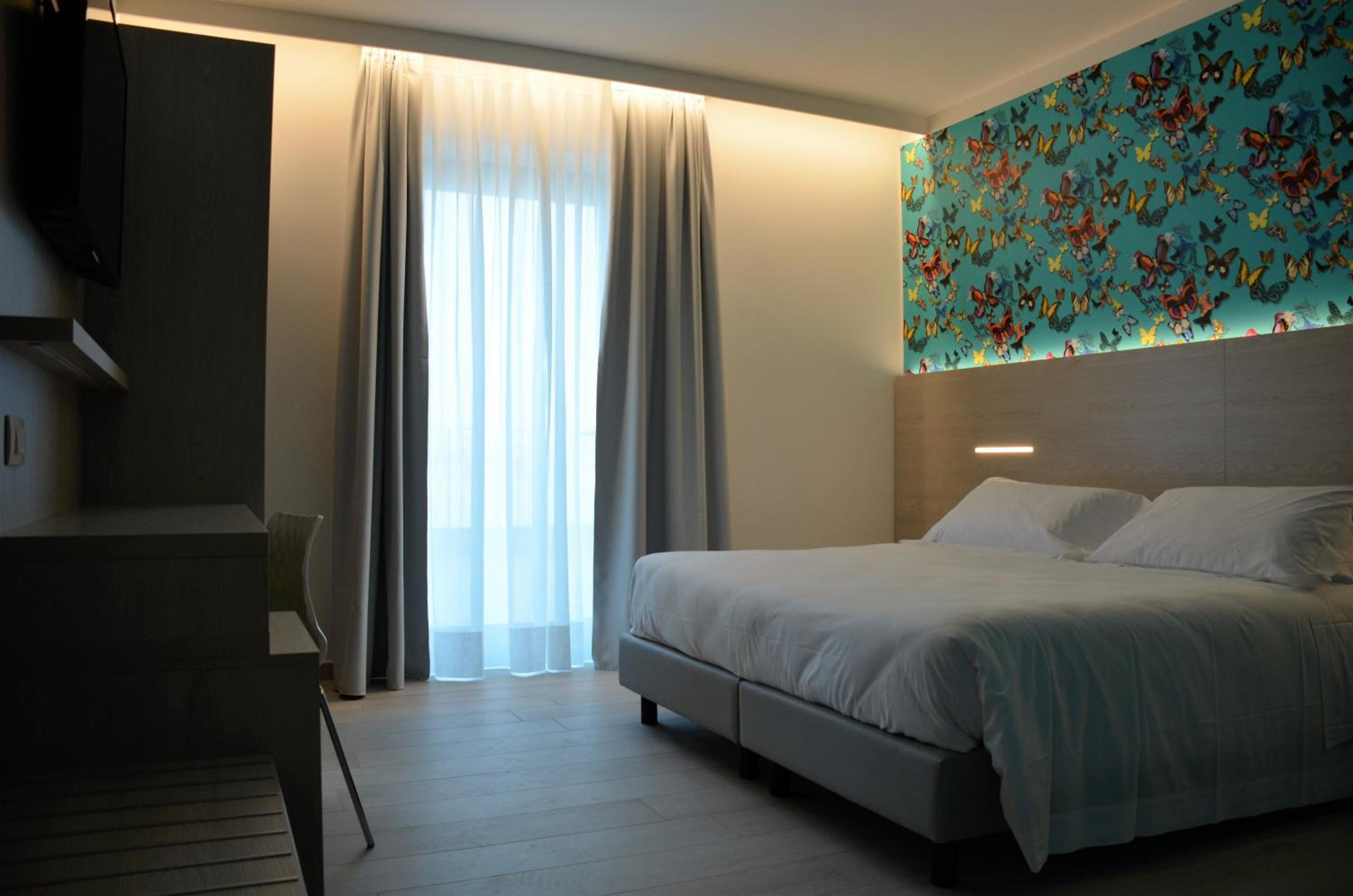 Room, Double Bed, Lake View