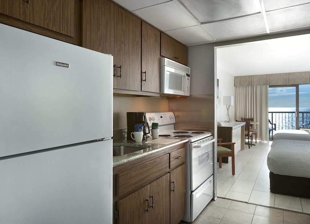 Captains Quarters Resort 50/72