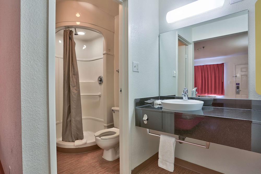 Motel6 Flagstaff, AZ - West - Woodland Village 47/50