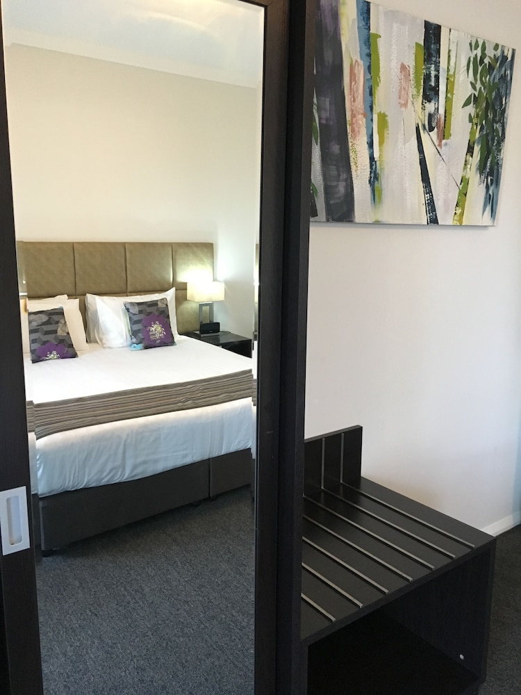 Best Western Plus Bolton on the Park 24/46