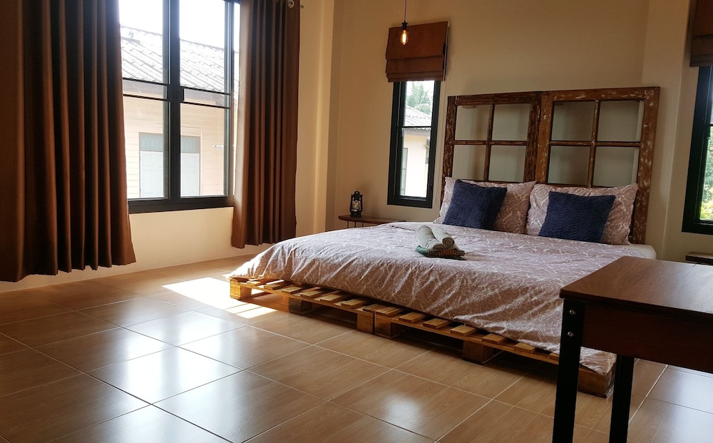 2 BEDROOMS, HOUSE