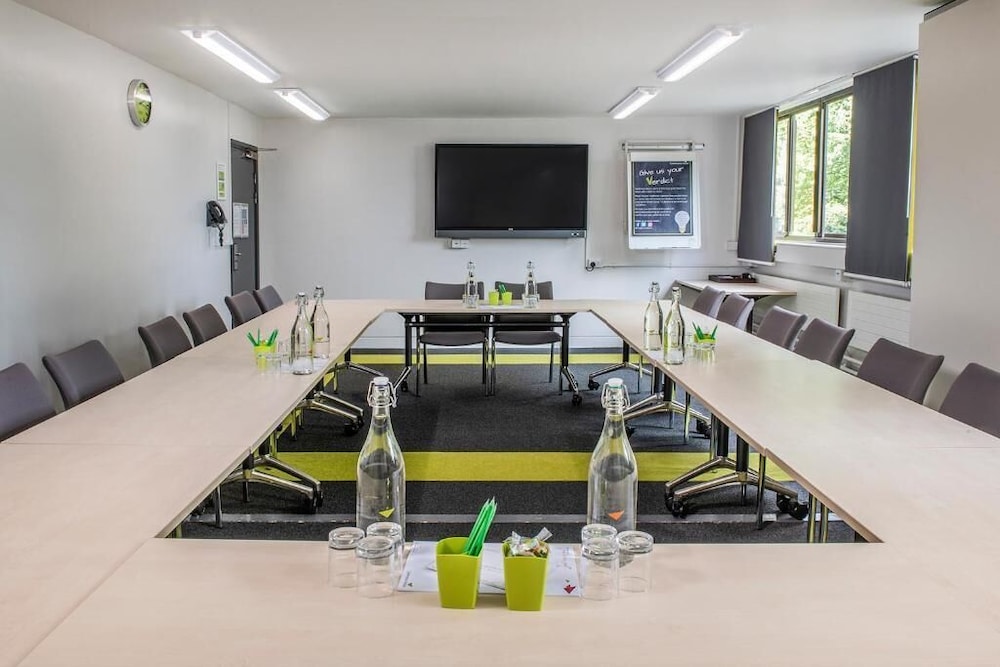 Conference Aston 46/58