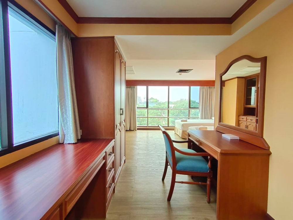 Ebina House 32/60