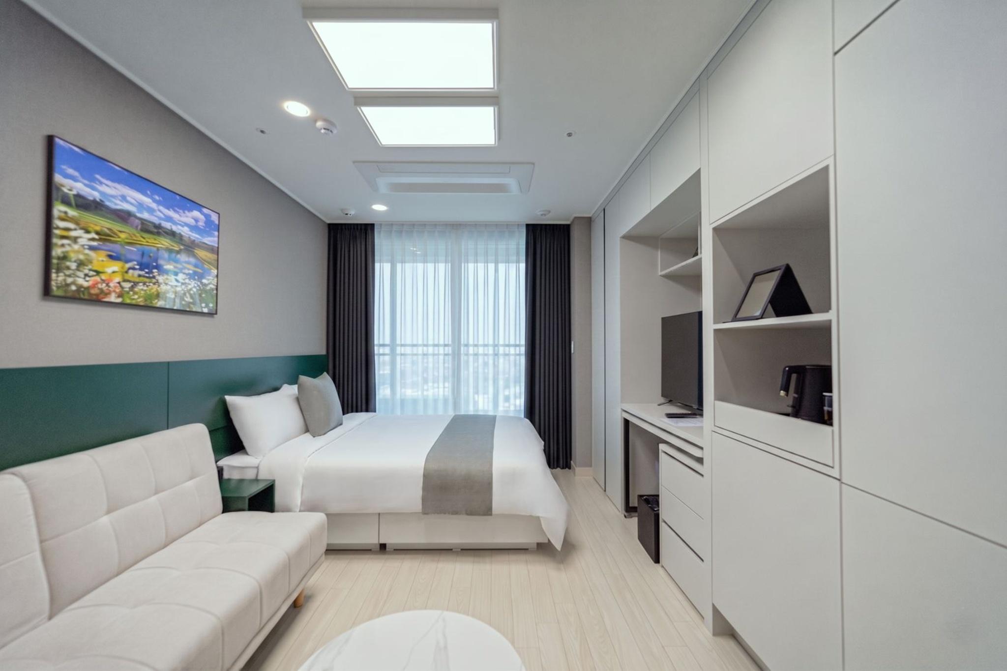 Deluxe, Double Bed, No Parking, Sofa