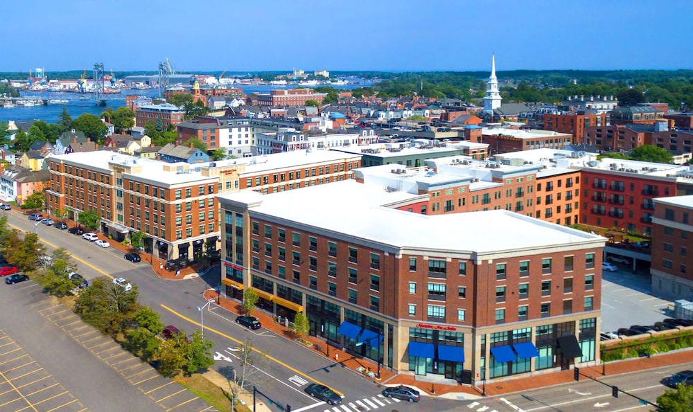 Hampton Inn & Suites Portsmouth Downtown 54/56