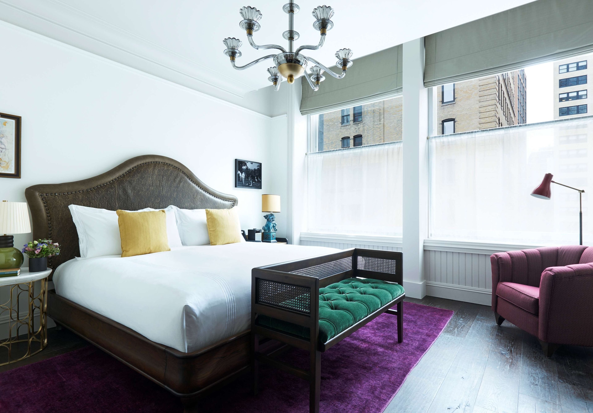 DELUXE, KING BED