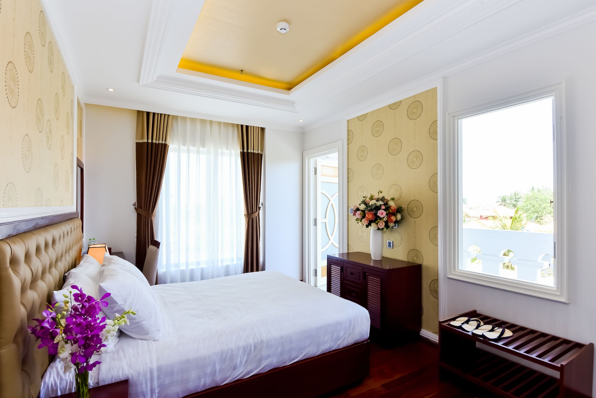 3 Bedrooms, Henry, Apartment, 3 Queen Beds