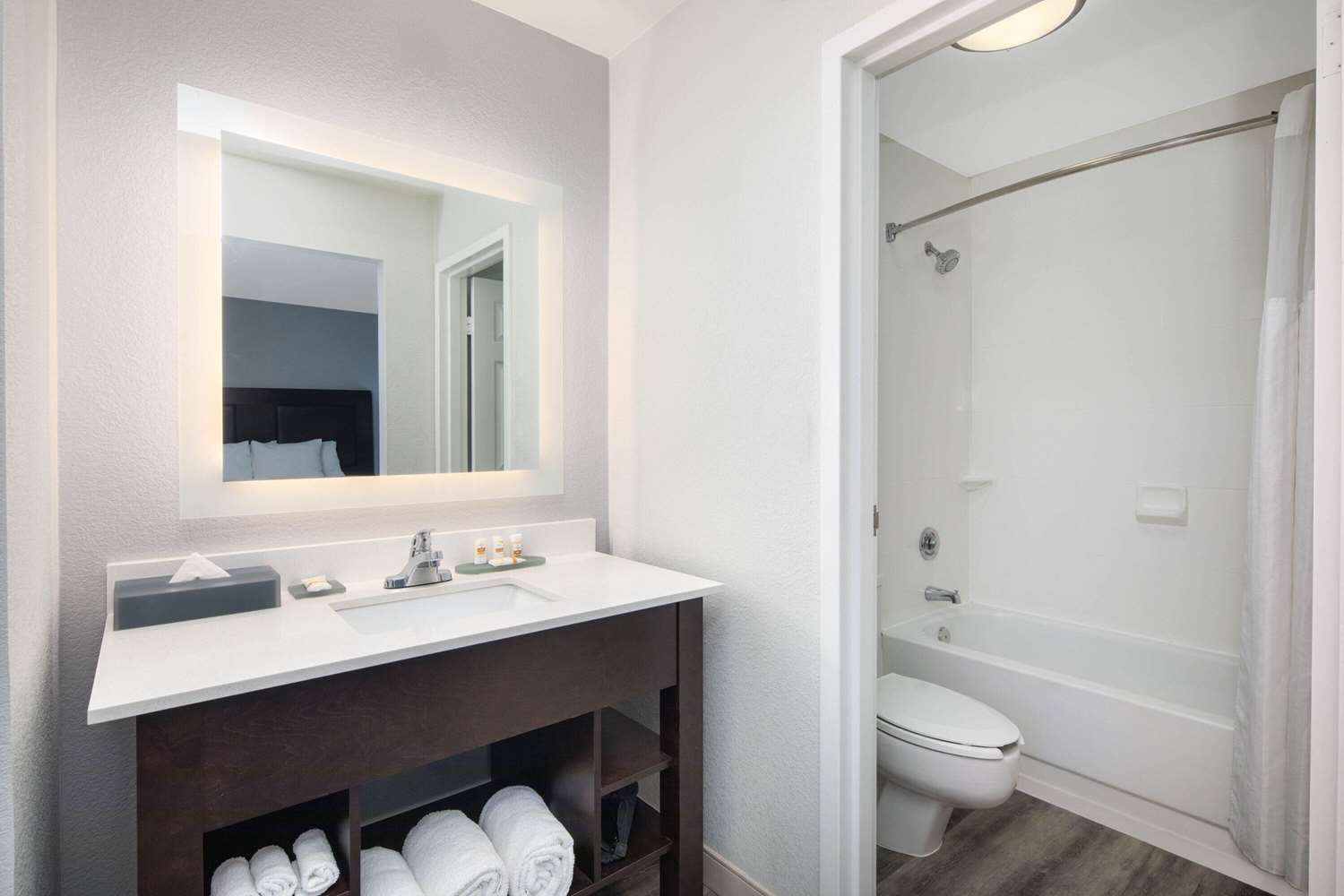 La Quinta Inn & Suites by Wyndham Atlanta Airport South 45/47