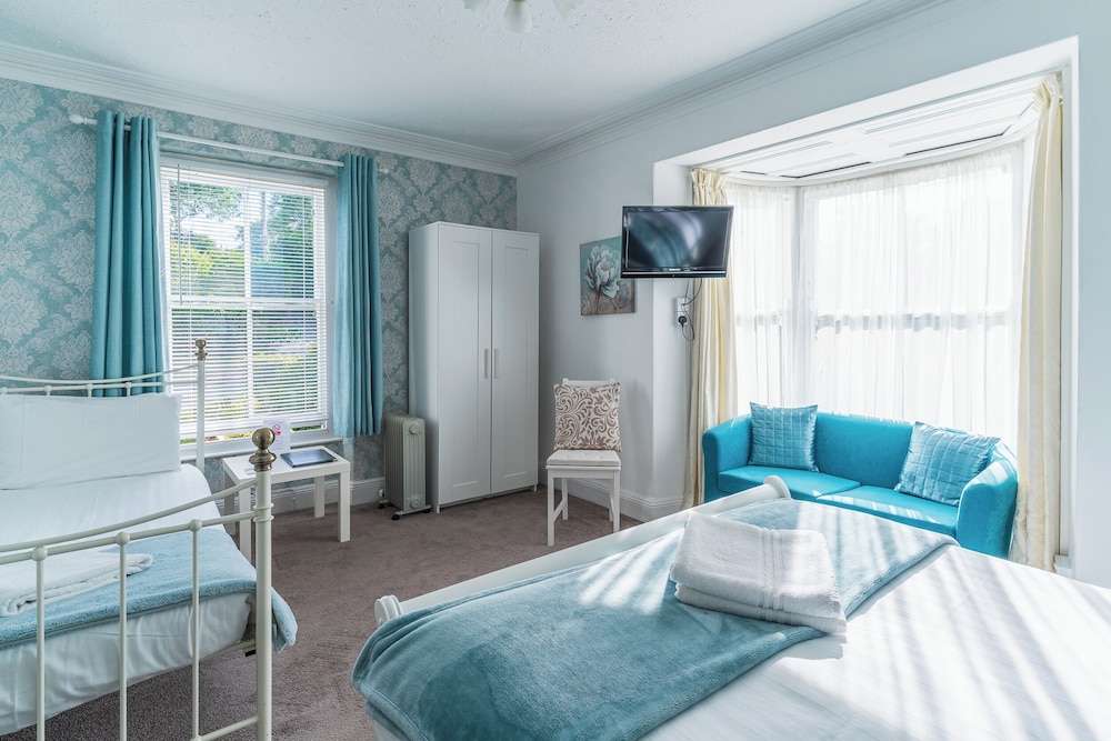 Highcliffe Hotel 12/48