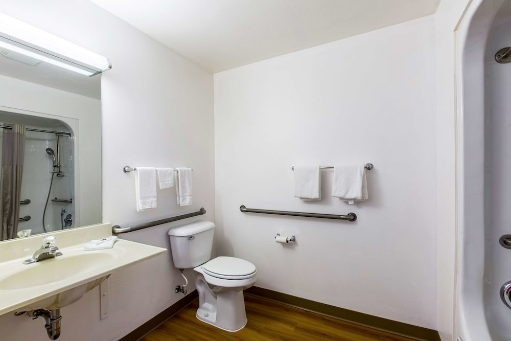 Motel6 Baraboo, WI - Lake Delton 32/49