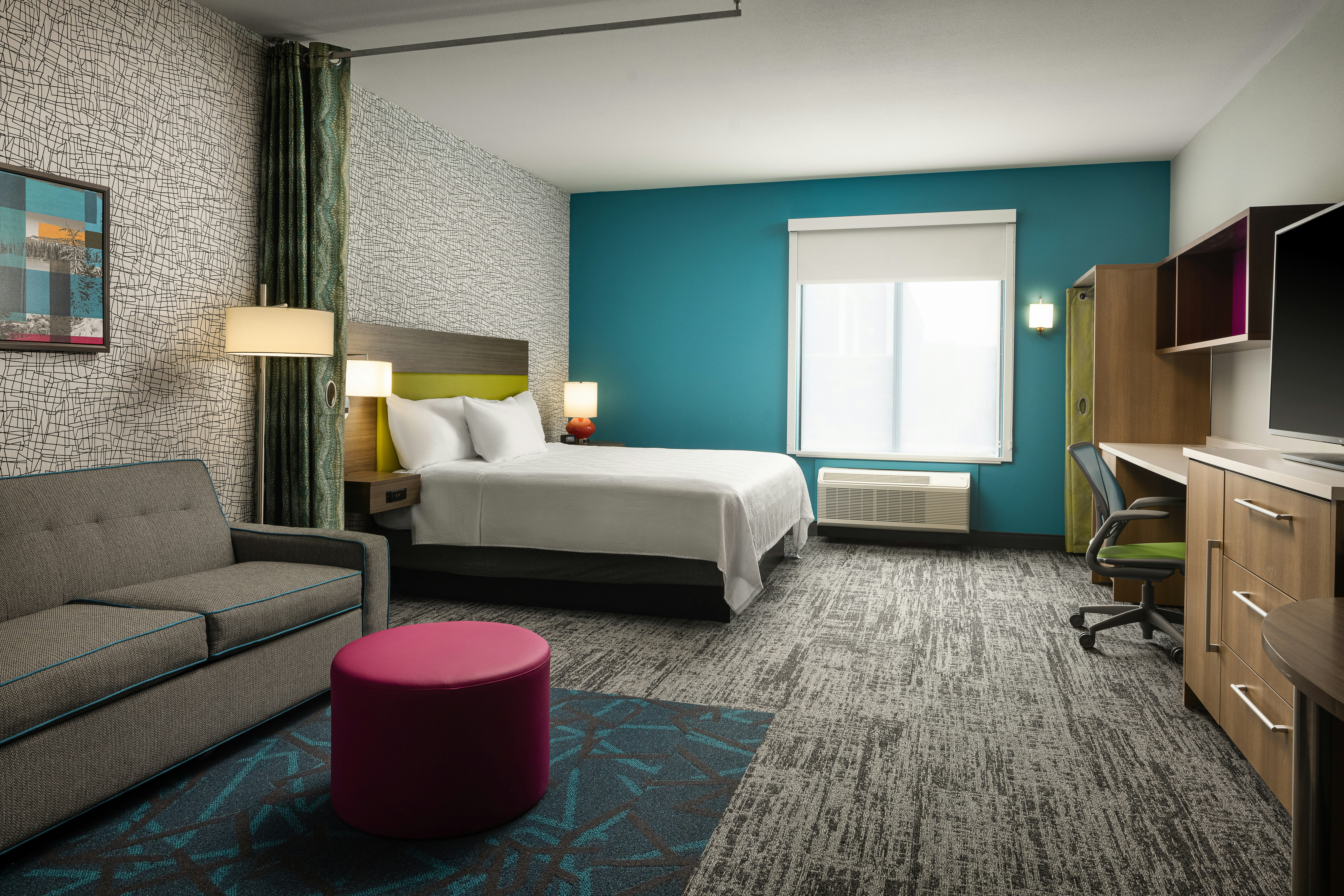STUDIO, QUEEN BED