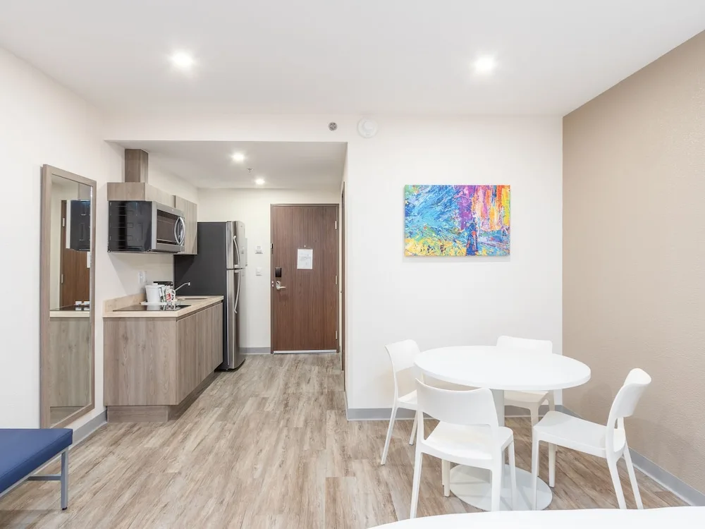 Hotel Mesaluna Short and Long Stay 54/74