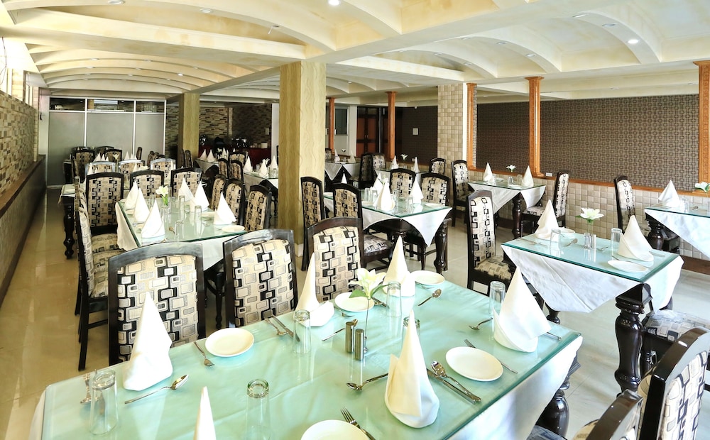 Crown Plaza Residency 27/35