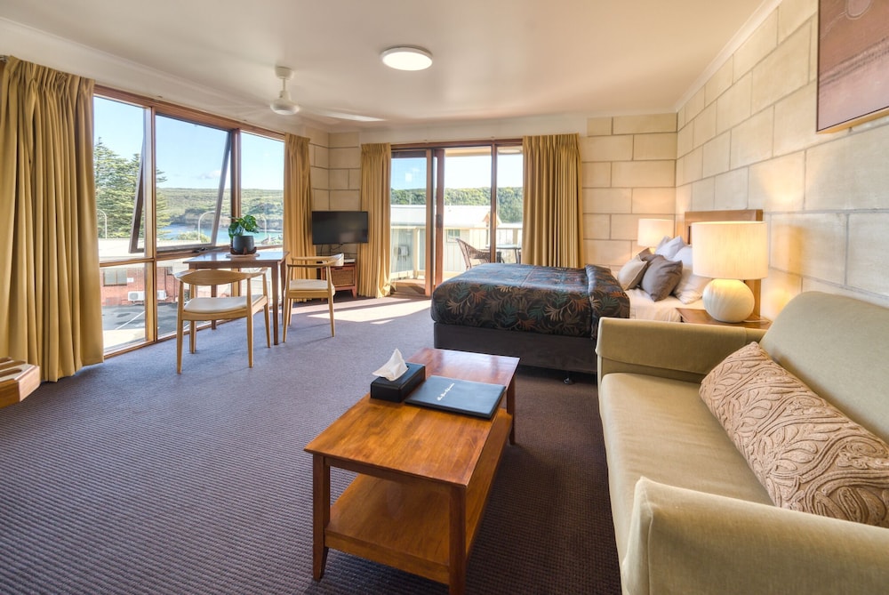 LOCH ARD MOTOR INN 37/63