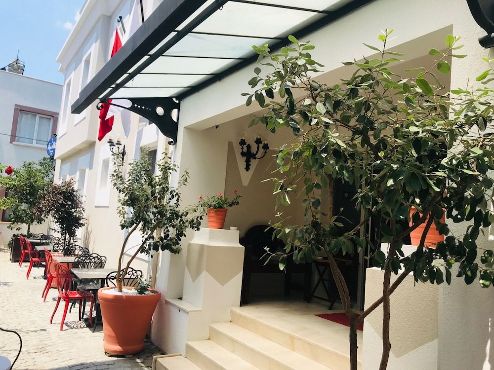 Bay Nihat Lale Hotel 29/41