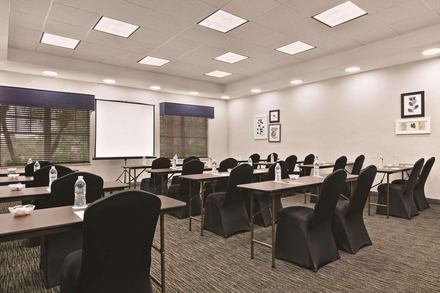 Country Inn and Suites by Radisson Tampa/Brandon FL 36/38