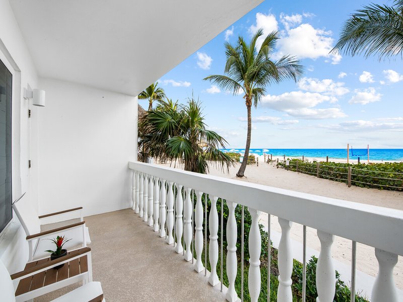 Beachcomber Oceanfront Resort Villas 8/71
