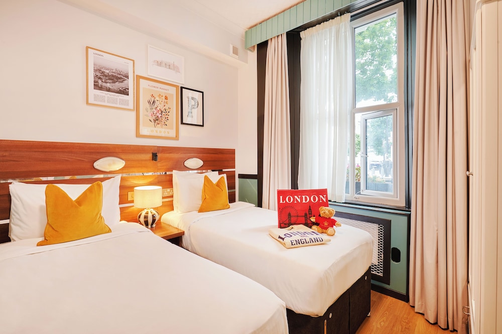 Room, Twin Beds